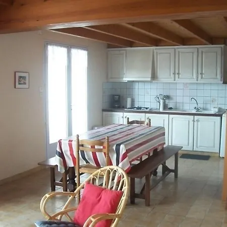 House Environ 200m Du Bord De Mer Et 700m De La Plage De La Sauzaie, Maison De Vacances Avec Jardin / 6-7 Personnes *